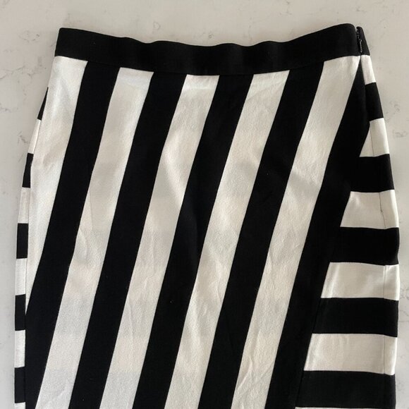 Banana Republic Striped Rayon Viscose Blend Fitted Pencil Skirt Black Cream Sz 2 - Picture 2 of 8